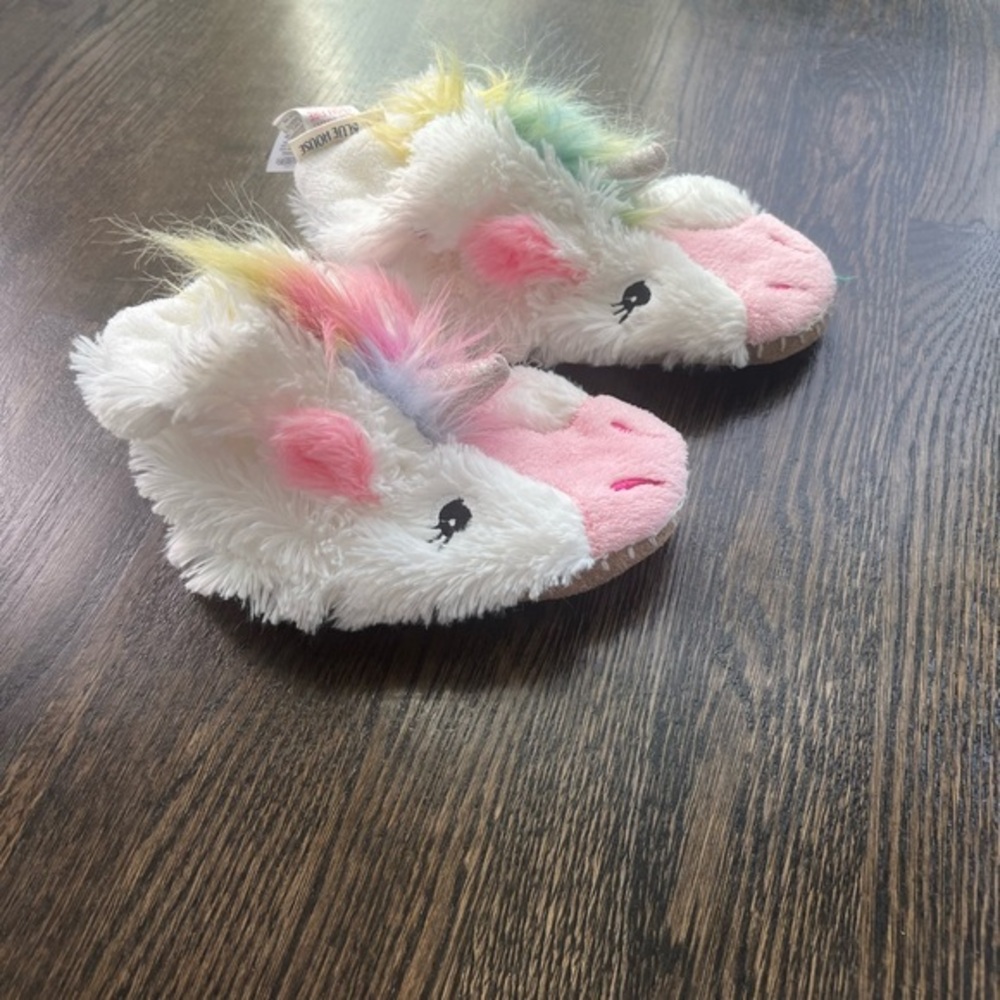 Hatley White Unicorn Plush Kids Slippers with Pink Snouts and Rainbow Mane